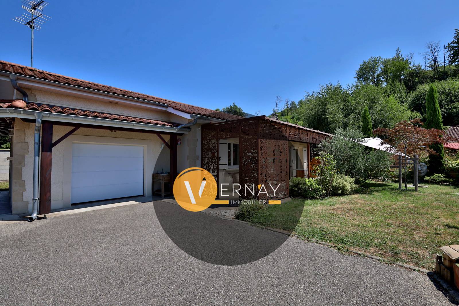 Maison Type 3 - 105m² habitables  dont un studio de 30m² - Terrain 1103 m² sur la commune de Oytiers-St-Oblas