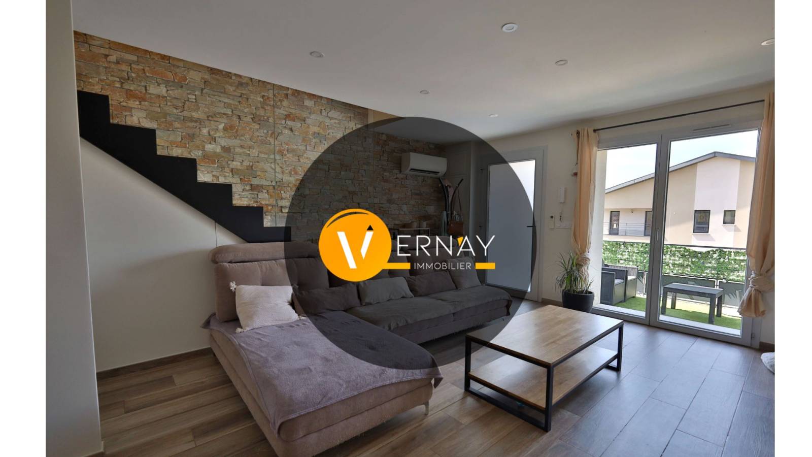 Appartement Duplex Type 3 - 76.09 m² habitables ( loi CARREZ) - Terrasse  11,00 m² - 2 Places de parking privatives sur la commune de St Just Chaleyssin