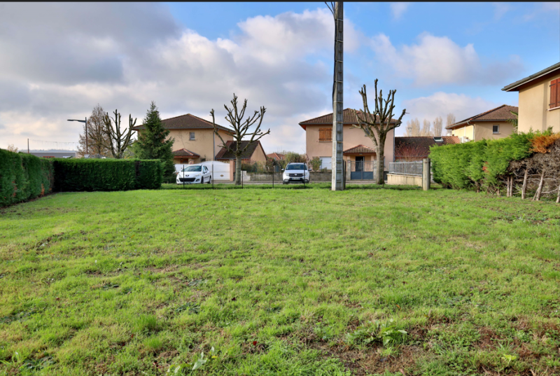 TERRAIN PLAT Constructible de 409 m² sur la commune de Luzinay
