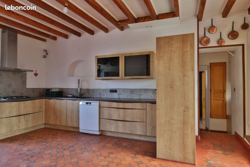 Maison 7 pièces de 204 m² à Saint-Just-Chaleyssin