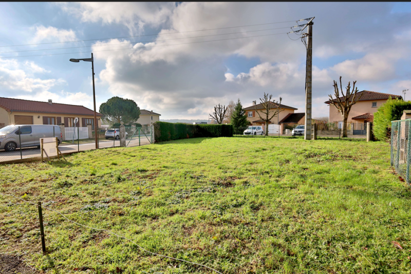 TERRAIN PLAT Constructible de 409 m² sur la commune de Luzinay