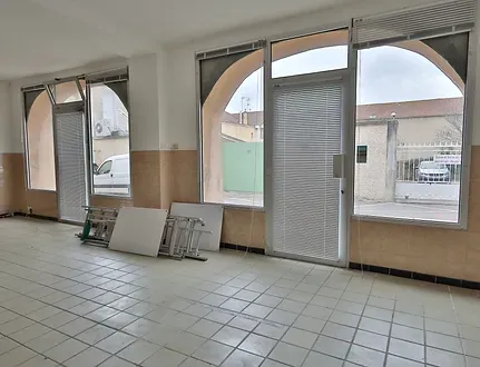 Plateau à aménager au centre du village d'Heyrieux