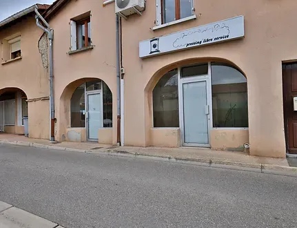 Plateau à aménager au centre du village d'Heyrieux