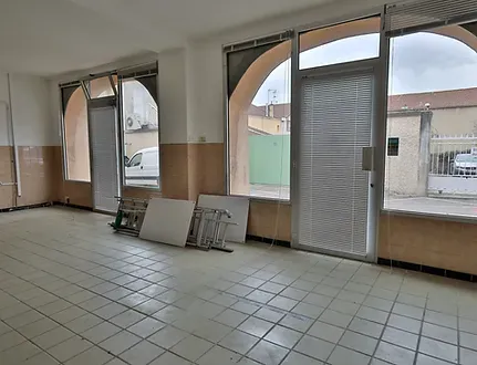 Plateau à aménager au centre du village d'Heyrieux