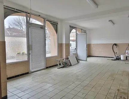 Plateau à aménager au centre du village d'Heyrieux