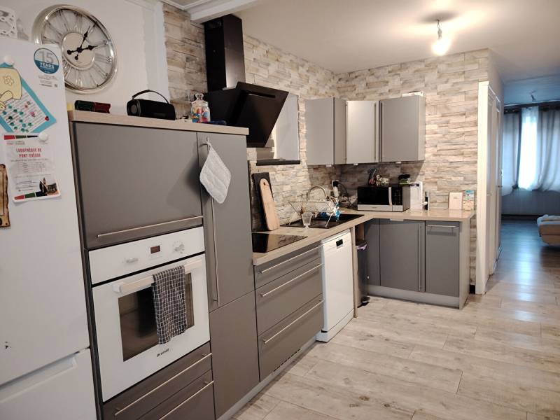 Maison de ville T3 94 m² avec jardin et garage à Pont-Evêque