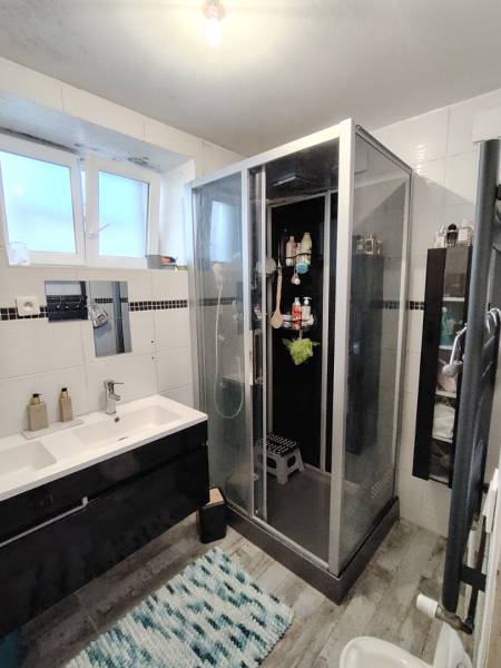 Maison de ville T3 94 m² avec jardin et garage à Pont-Evêque