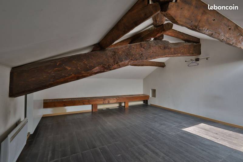 Maison 7 pièces de 204 m² à Saint-Just-Chaleyssin