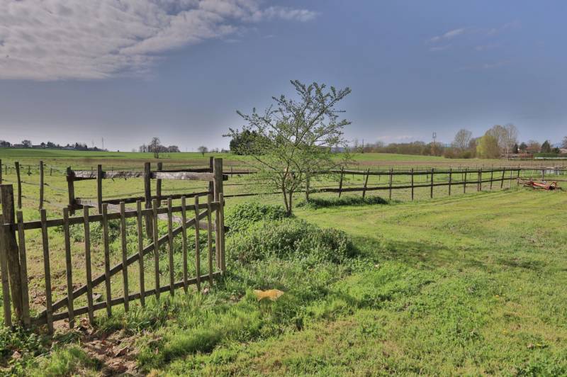 Terrain plat de 1776 m² dans un cadre privilégié sur la commune de Pont-Evêque