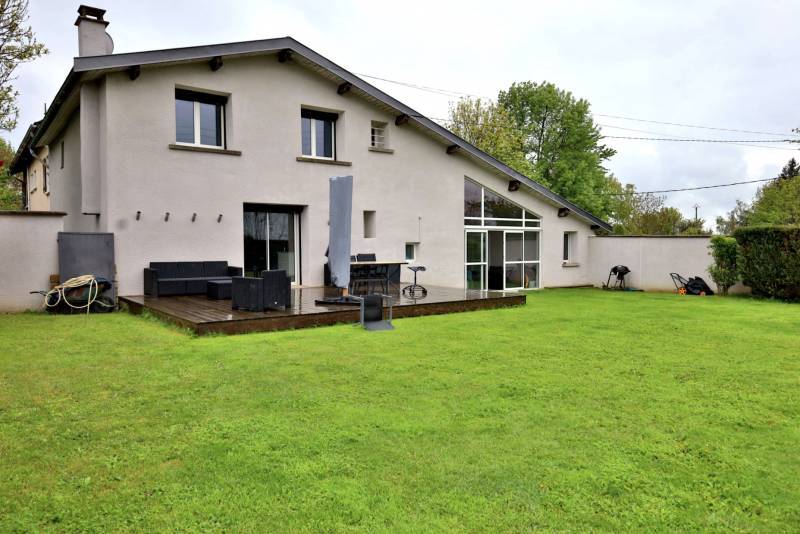 Maison à vendre sur la commune de Luzinay avec 3 chambres et terrain