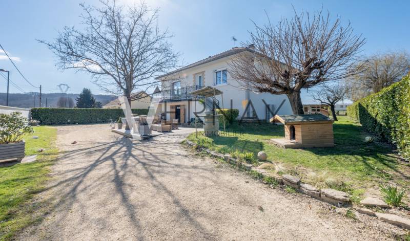 A louer à SAINT-JUST-CHALEYSSIN maison avec 3 chambres - un garage - terrain 1201 m² 1300 €/mois cc