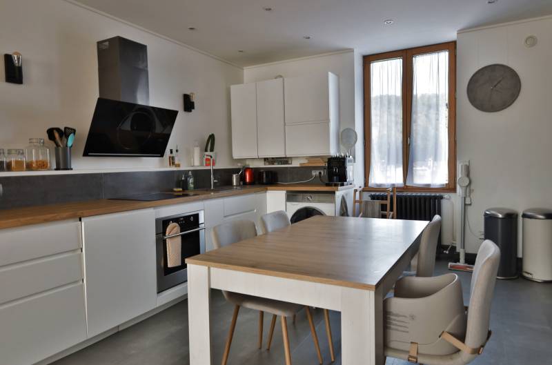 A LOUER appartement 2 chambres avec caves et garages à Bourgoin-Jallieu