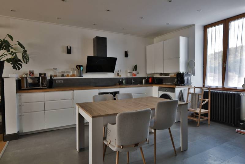 A LOUER appartement 2 chambres avec caves et garages à Bourgoin-Jallieu