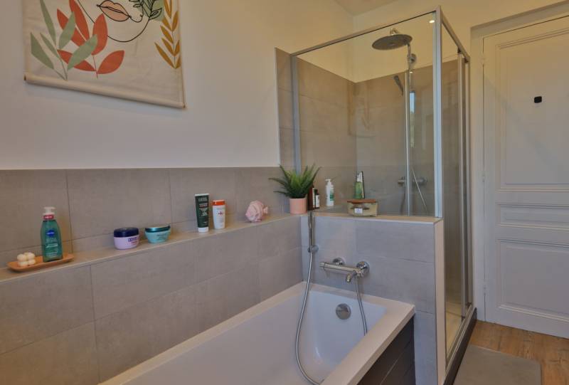 A LOUER appartement 2 chambres avec caves et garages à Bourgoin-Jallieu