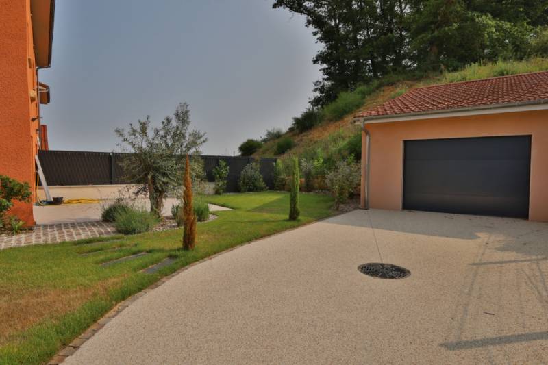 Appartement triplex - 61,40 m² - Oytier-Saint-Oblas - Garage