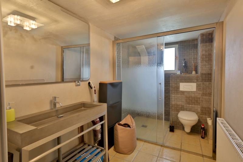 Maison à vendre sur la commune de Luzinay avec 3 chambres et terrain