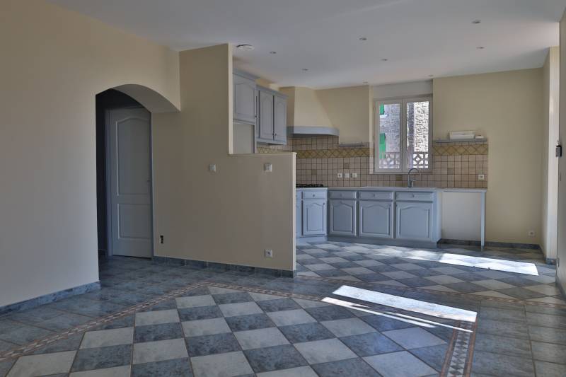 Appartement proche du centre avec terrain à Moidieu-Détourbe