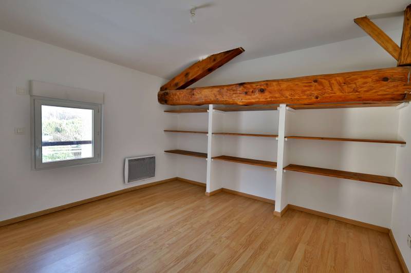 Maison familiale avec garage à vendre sur la commune d'Artas