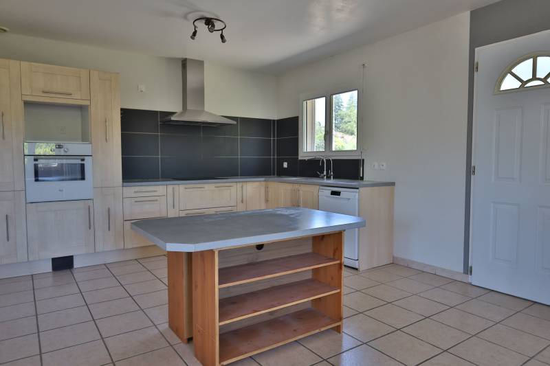 Maison de plain-pied 110,72 m² - Terrain 837 m² - Saint-Just-Chaleyssin