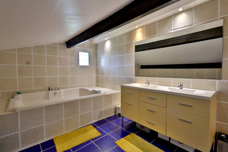 Maison à vendre sur la commune de Luzinay avec 3 chambres et terrain