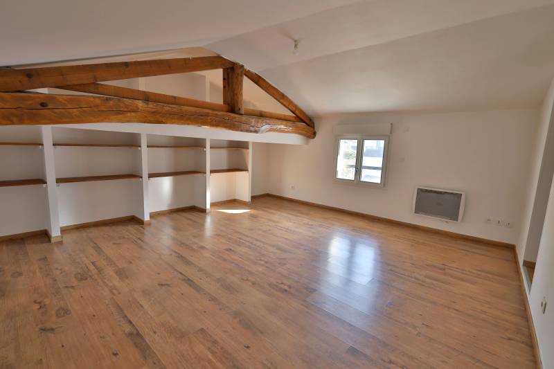 Maison familiale avec garage à vendre sur la commune d'Artas