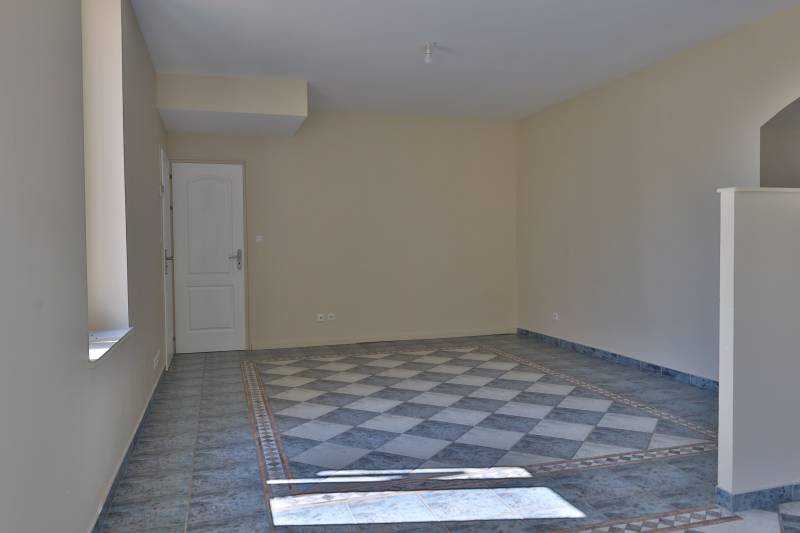 Appartement proche du centre avec terrain à Moidieu-Détourbe